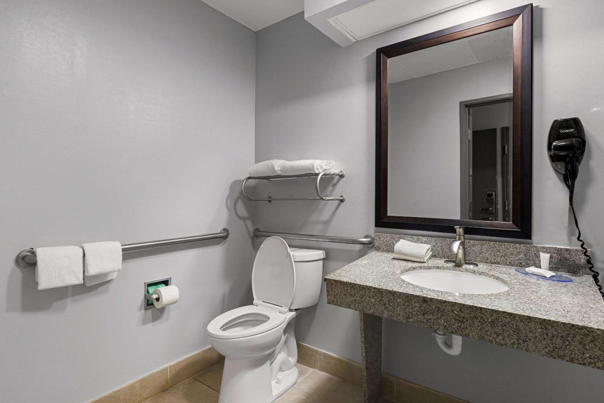 Clarion Pointe Hinesville Near Fort Stewart 외부 사진