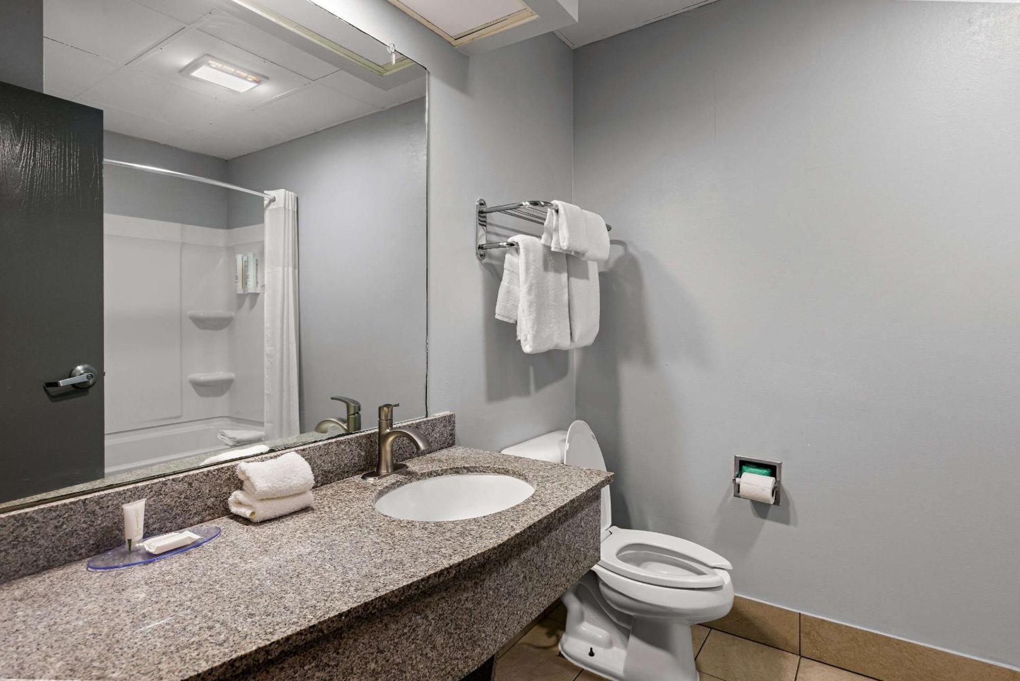 Clarion Pointe Hinesville Near Fort Stewart 외부 사진